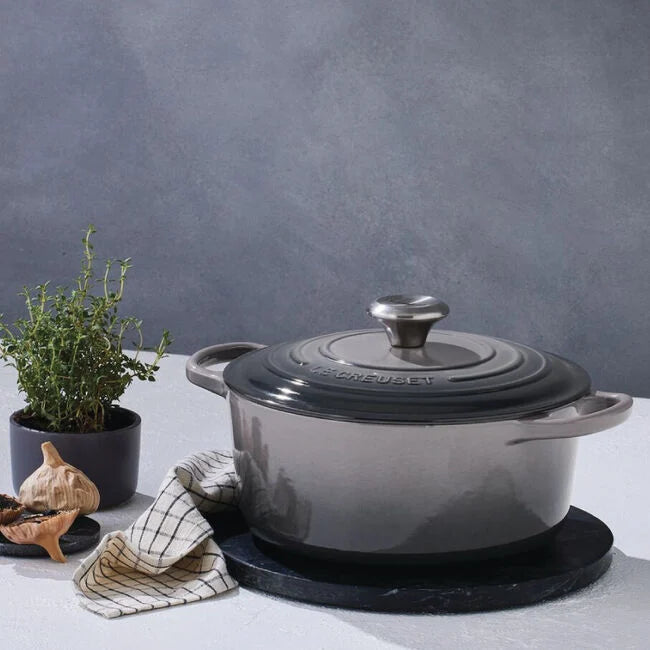Signature Round Dutch Oven