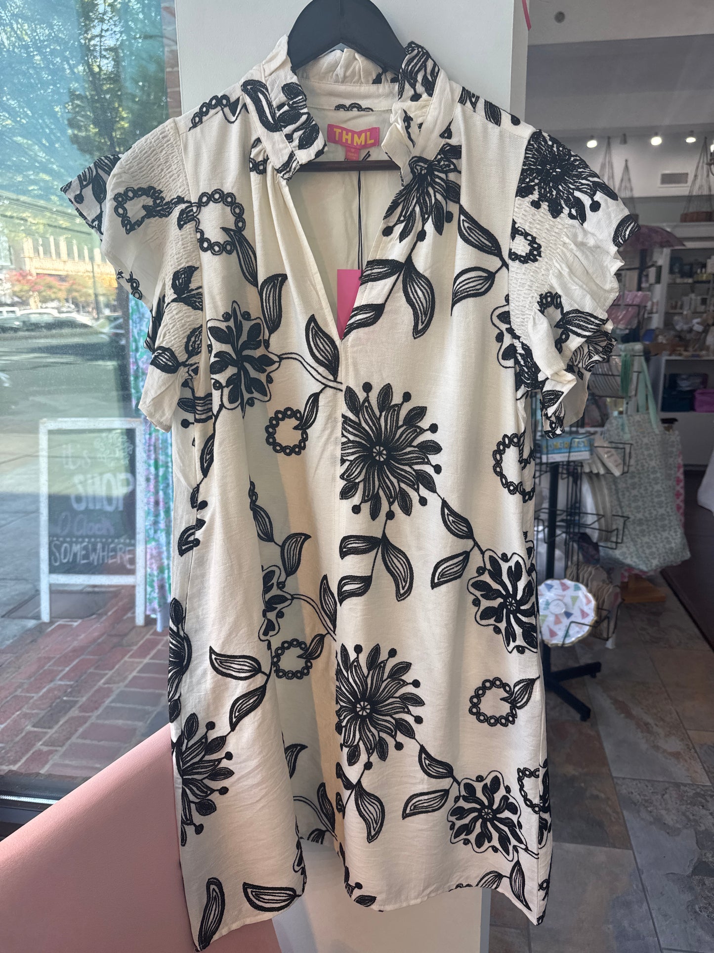 FLUTTER SLEEVE EMBROIDERY DRESS