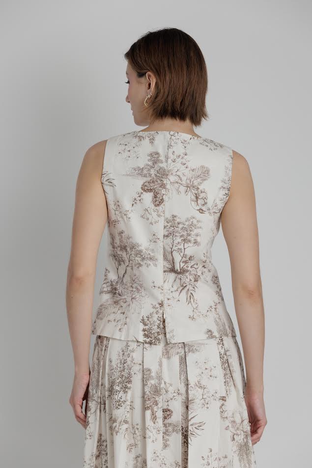Toile Blouse with Darts