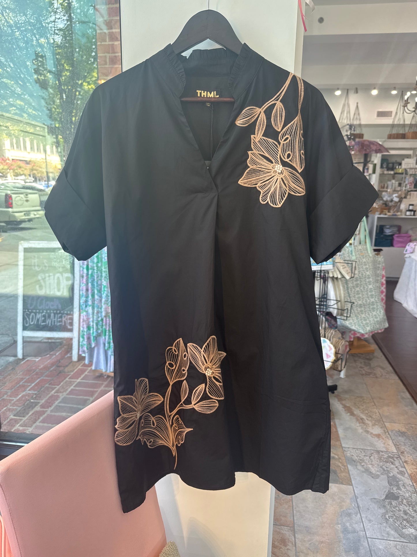 EMBOIDERY FLORAL COLLARED DRESS