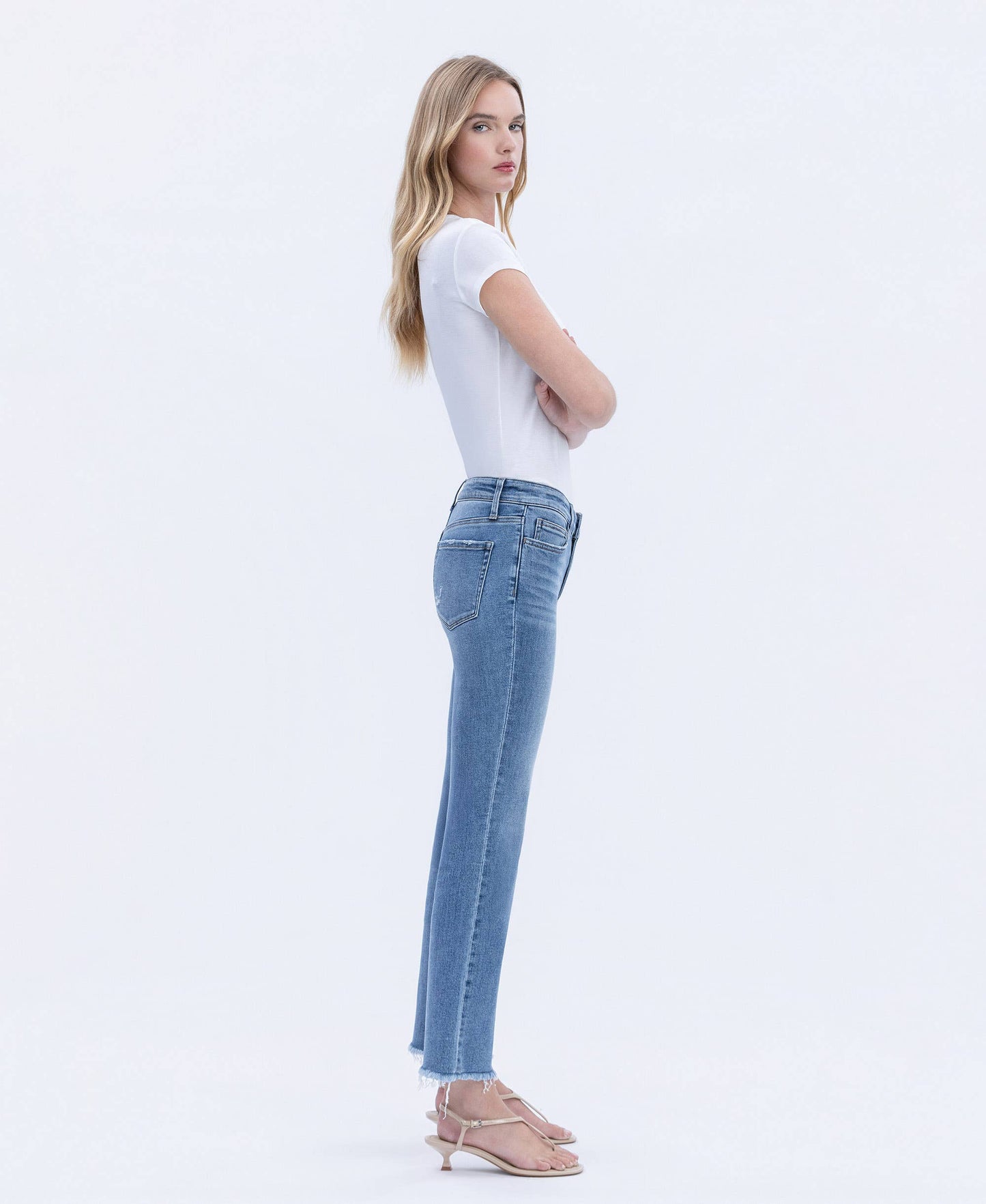 MID RISE MEDIUM WASH RAW HEM CROP STRAIGHT JEANS