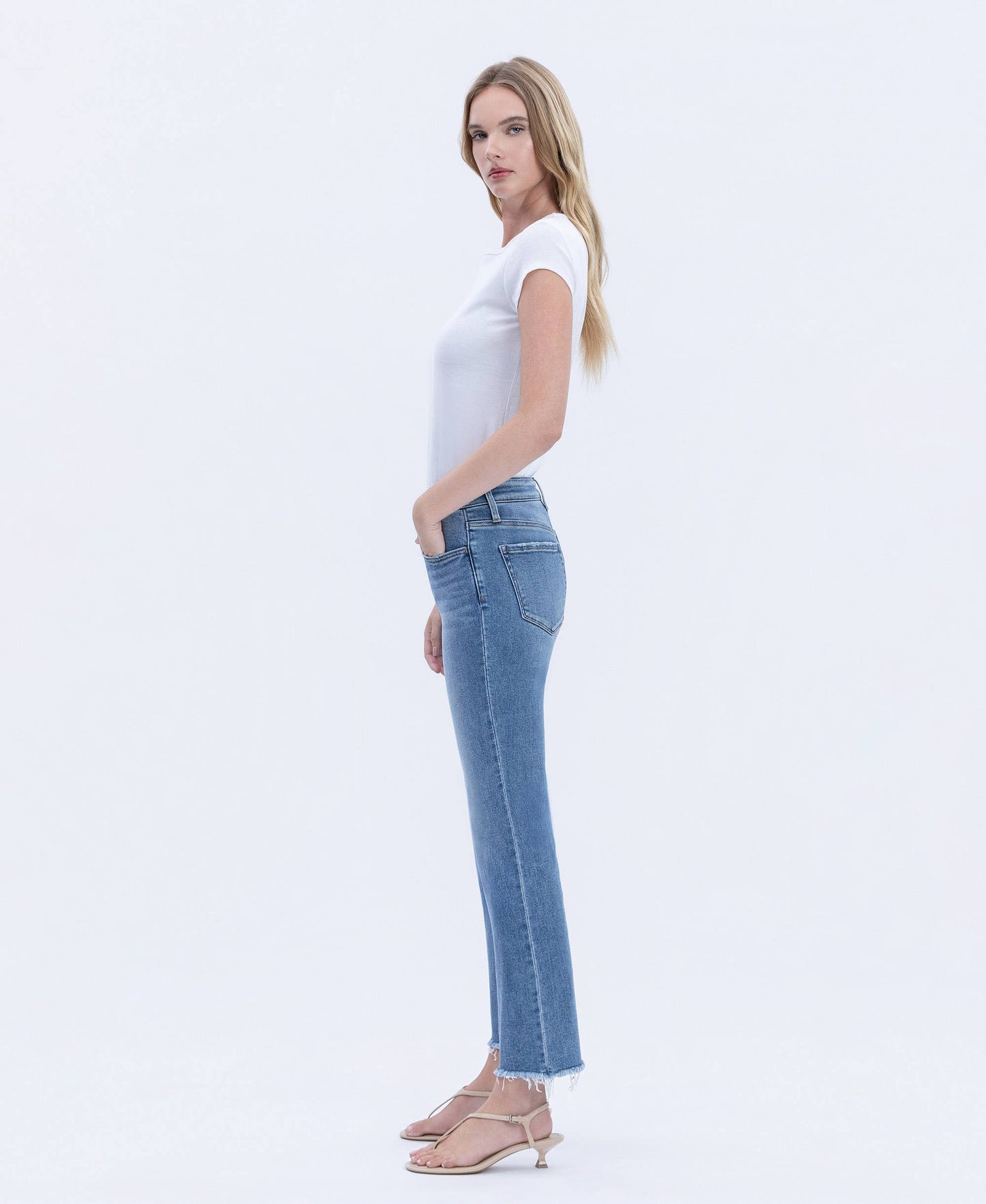 MID RISE MEDIUM WASH RAW HEM CROP STRAIGHT JEANS