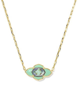 ABBIE MEDALLION SHORT PENDANT NECKLACE