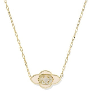 ABBIE MEDALLION SHORT PENDANT NECKLACE